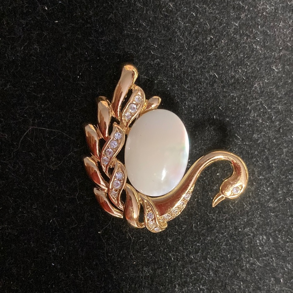 Vintage gold tone swan pin with crystals